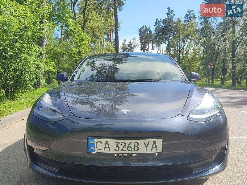 Седан Tesla Model 3 2022 в Черкасах