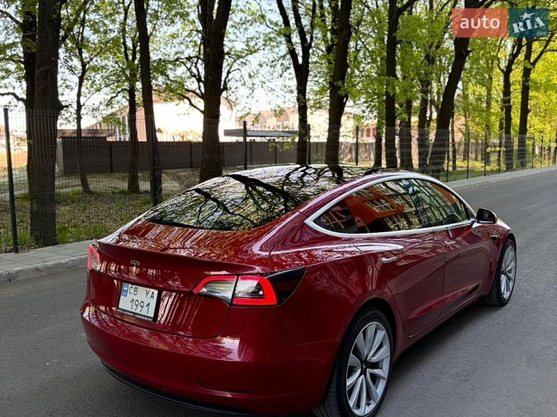 Седан Tesla Model 3 2018 в Чернігові