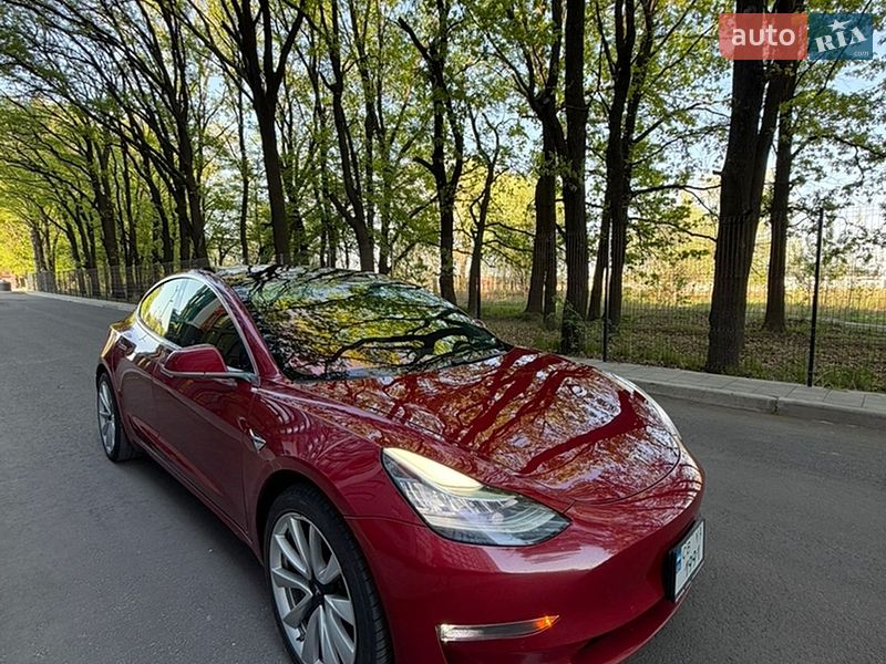 Седан Tesla Model 3 2018 в Чернігові