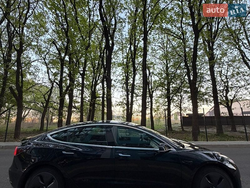 Седан Tesla Model 3 2019 в Чернігові