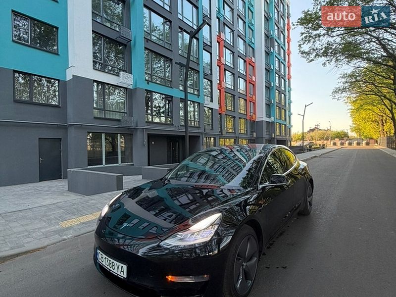 Седан Tesla Model 3 2019 в Чернігові