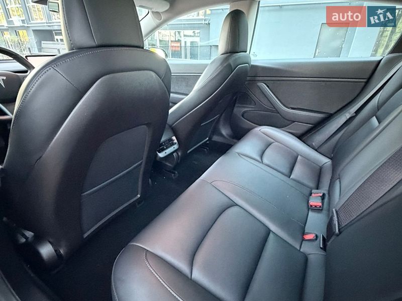 Седан Tesla Model 3 2019 в Чернігові