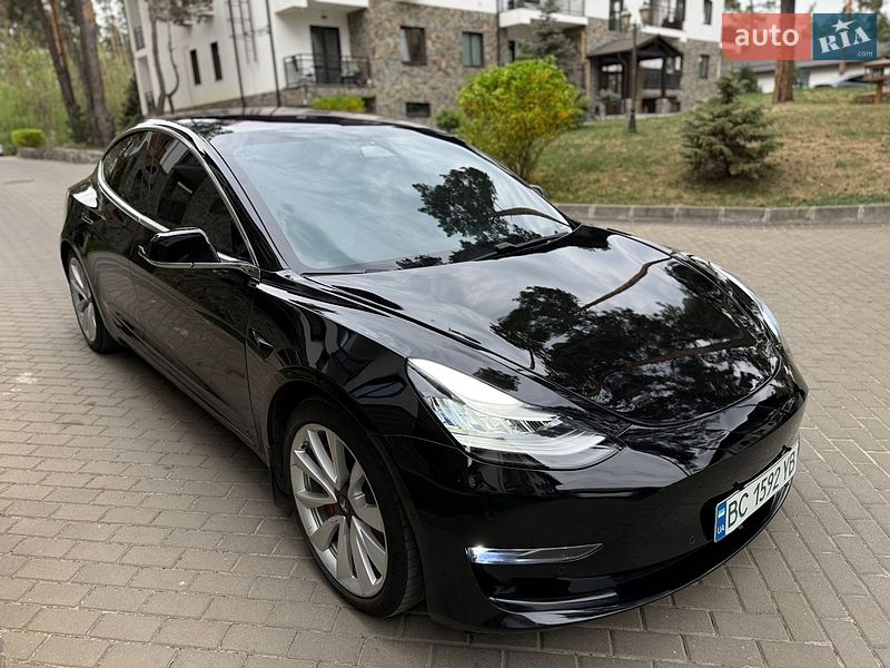 Седан Tesla Model 3 2019 в Киеве