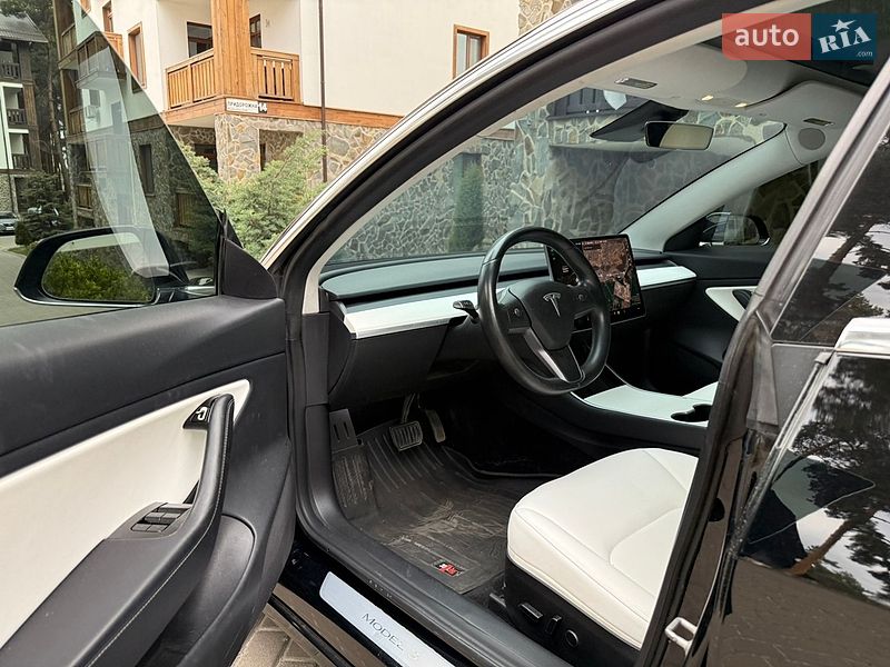 Седан Tesla Model 3 2019 в Киеве
