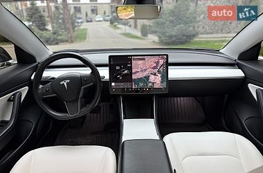Седан Tesla Model 3 2019 в Киеве