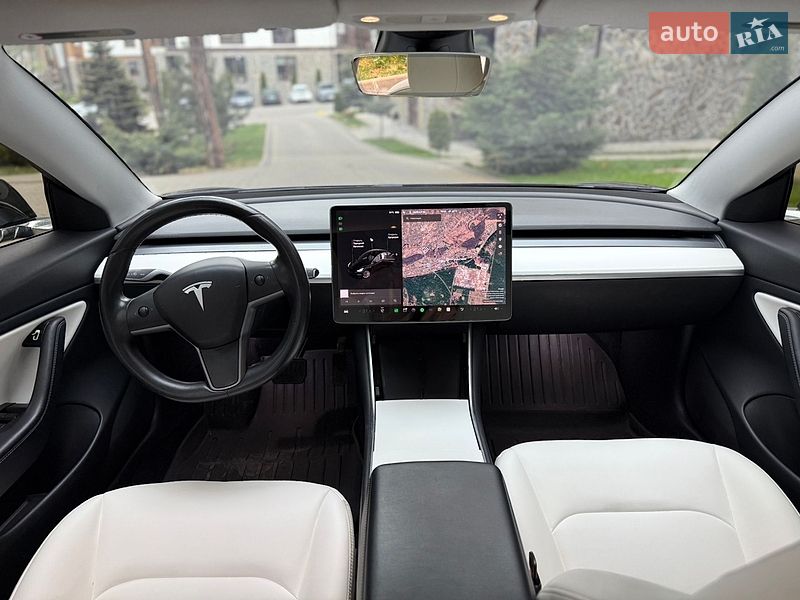Седан Tesla Model 3 2019 в Киеве