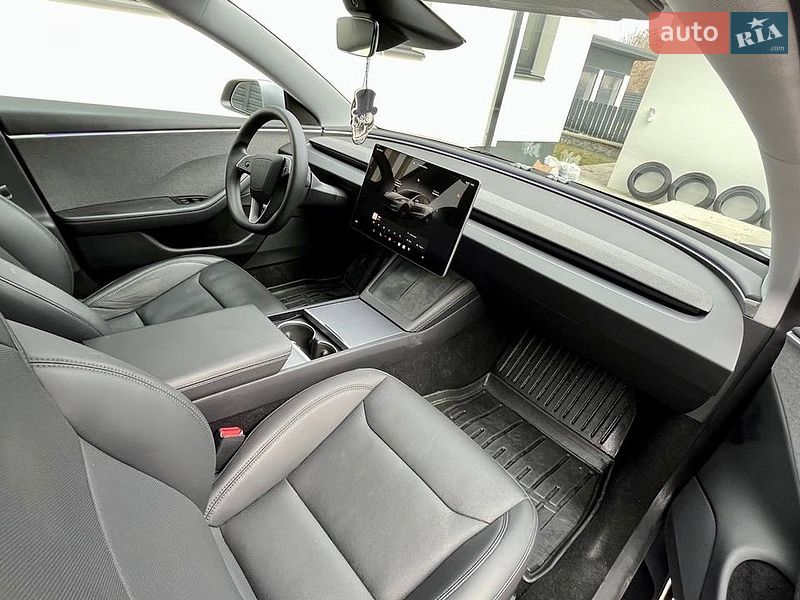 Седан Tesla Model 3 2024 в Белой Церкви