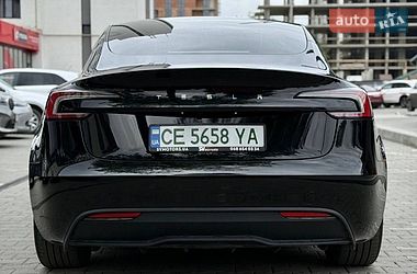 Седан Tesla Model 3 2024 в Черновцах