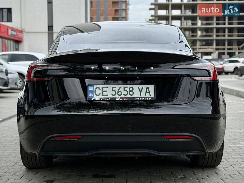 Седан Tesla Model 3 2024 в Черновцах
