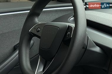Седан Tesla Model 3 2024 в Черновцах