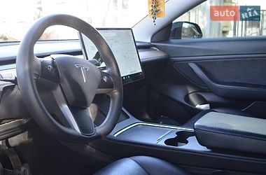Седан Tesla Model 3 2021 в Трускавце