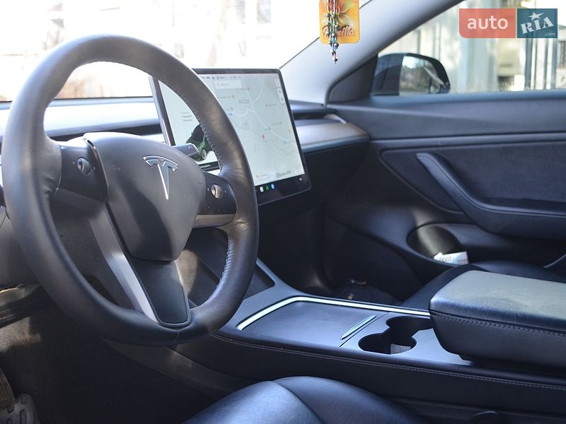 Седан Tesla Model 3 2021 в Трускавце