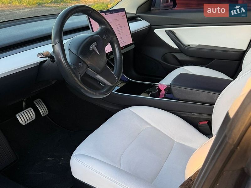 Седан Tesla Model 3 2018 в Дрогобыче