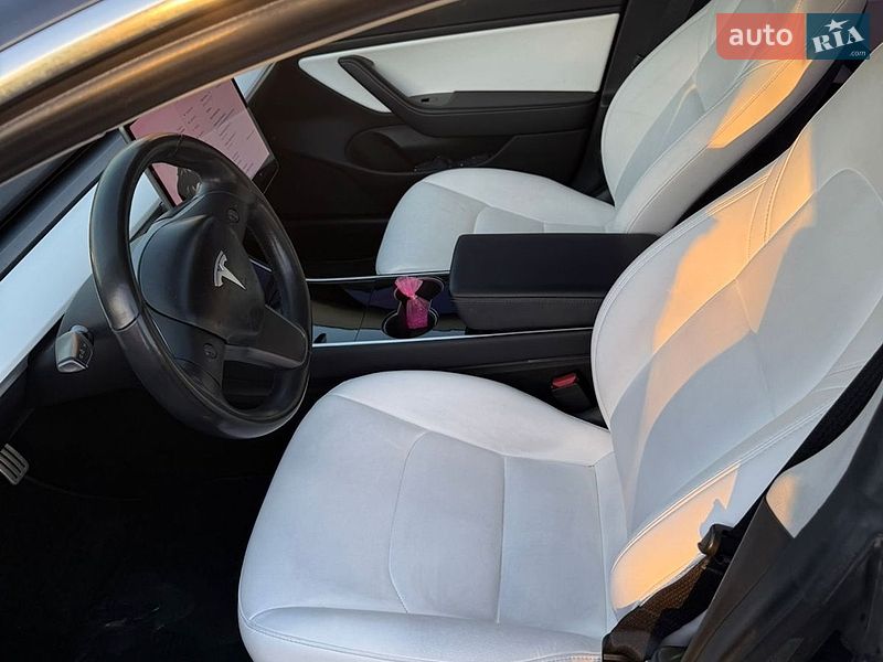 Седан Tesla Model 3 2018 в Дрогобыче