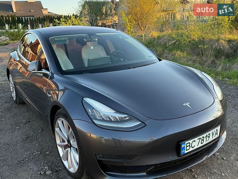 Седан Tesla Model 3 2018 в Дрогобыче