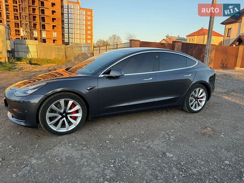 Седан Tesla Model 3 2018 в Дрогобыче