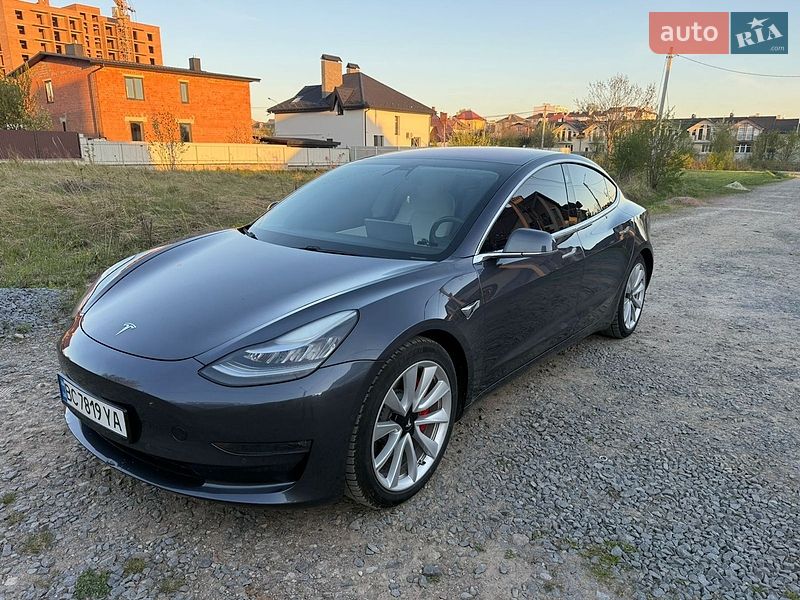 Седан Tesla Model 3 2018 в Дрогобыче
