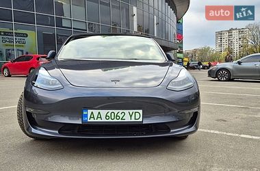 Седан Tesla Model 3 2022 в Киеве