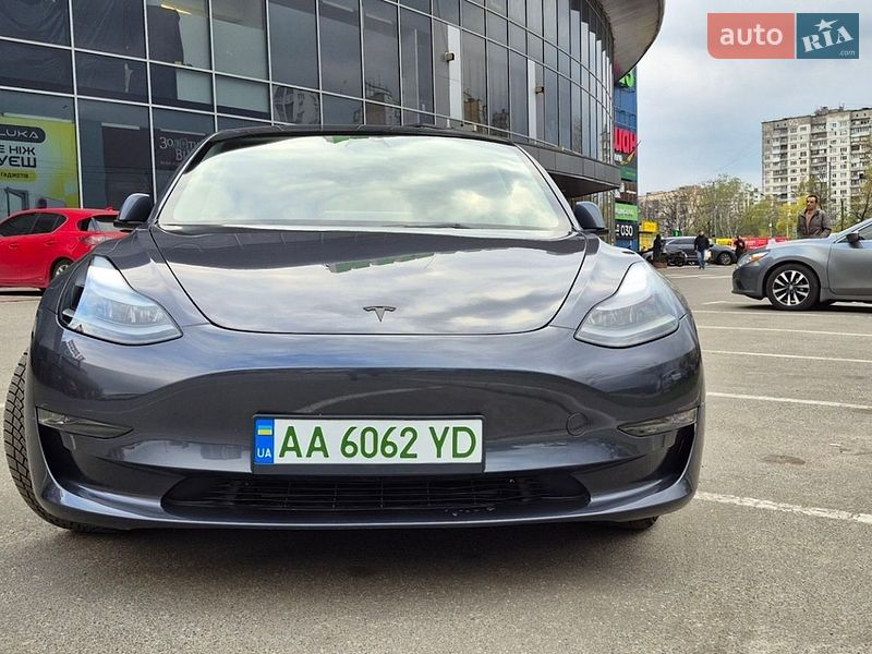 Седан Tesla Model 3 2022 в Киеве