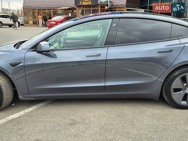 Седан Tesla Model 3 2022 в Киеве