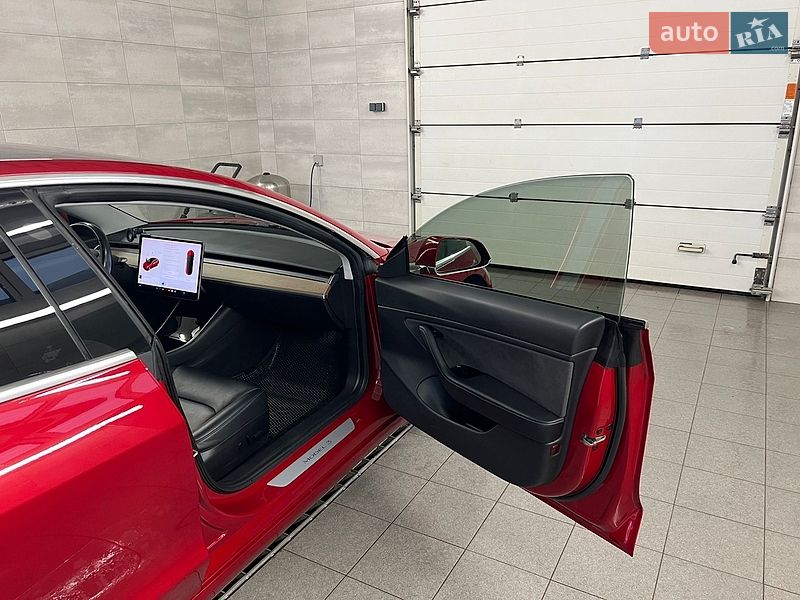Седан Tesla Model 3 2018 в Гребенках