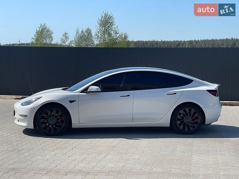 Седан Tesla Model 3 2022 в Києві
