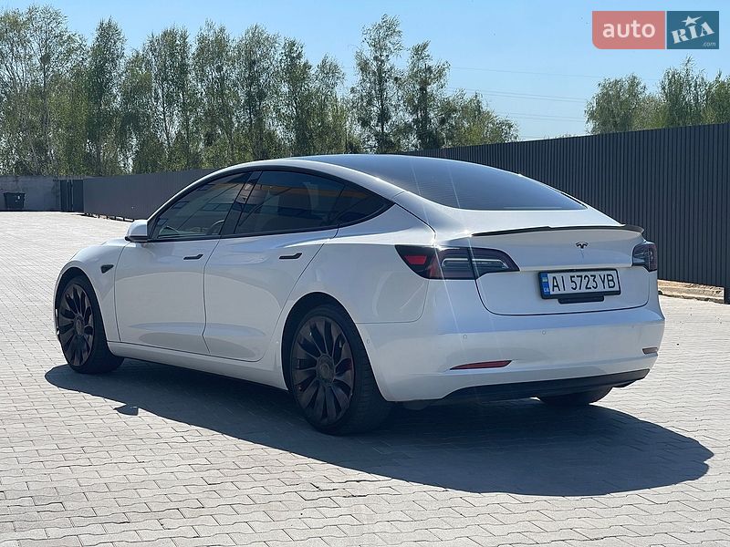 Седан Tesla Model 3 2022 в Києві