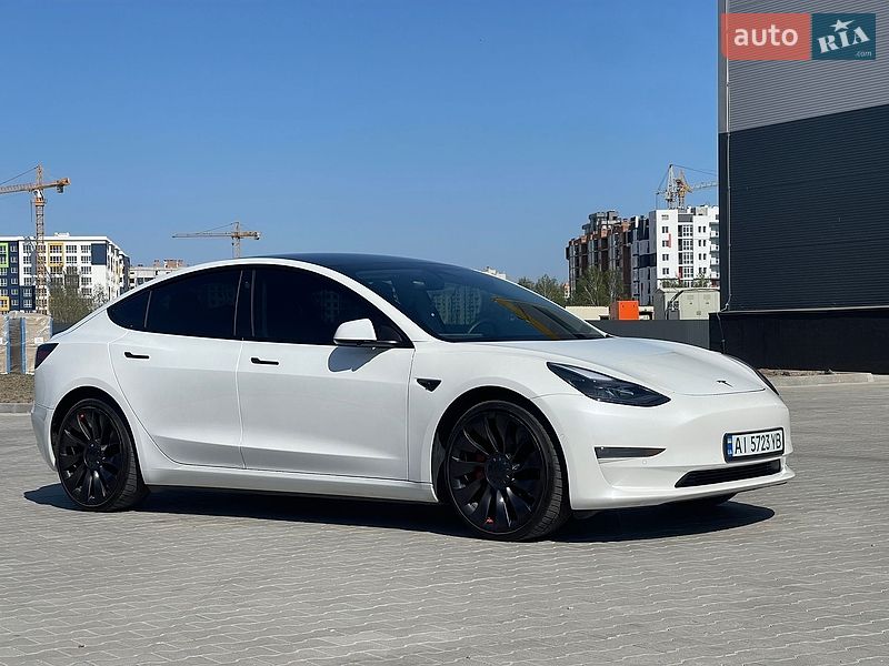 Седан Tesla Model 3 2022 в Києві