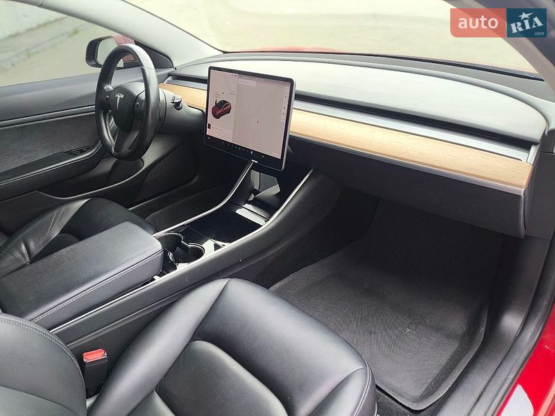 Седан Tesla Model 3 2018 в Киеве