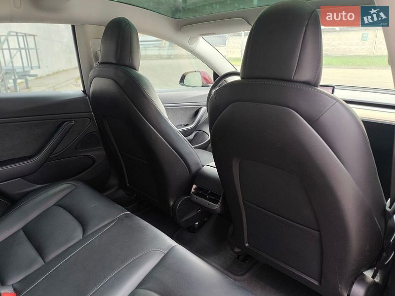 Седан Tesla Model 3 2018 в Киеве