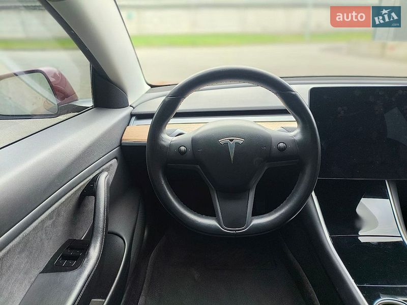 Седан Tesla Model 3 2018 в Киеве