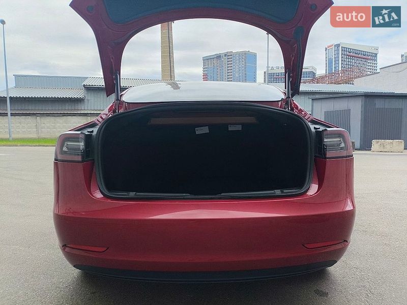 Седан Tesla Model 3 2018 в Киеве