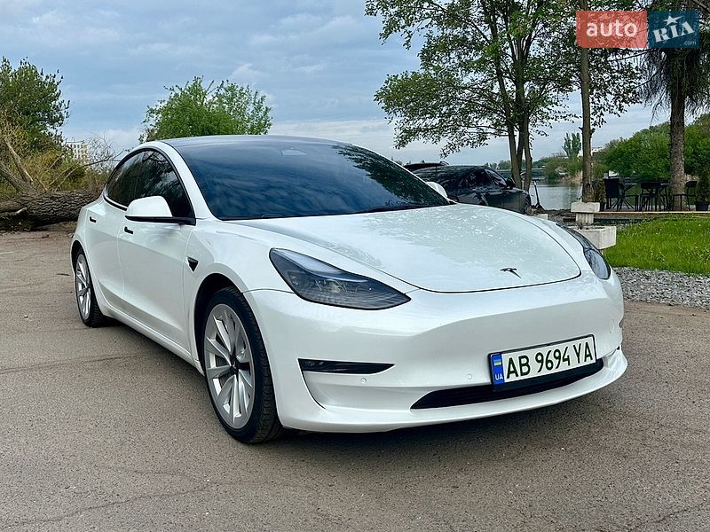 Седан Tesla Model 3 2021 в Виннице