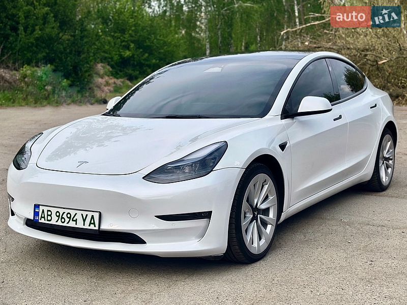 Седан Tesla Model 3 2021 в Виннице