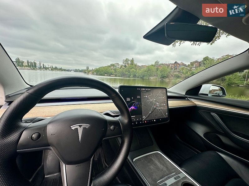 Седан Tesla Model 3 2021 в Виннице