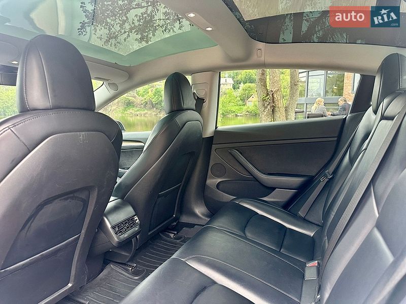 Седан Tesla Model 3 2021 в Виннице