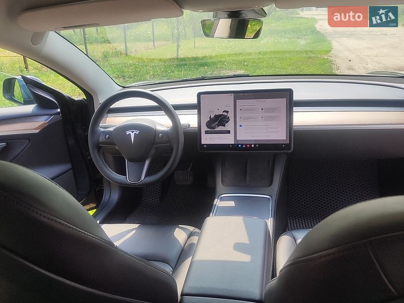 Седан Tesla Model 3 2022 в Черкассах