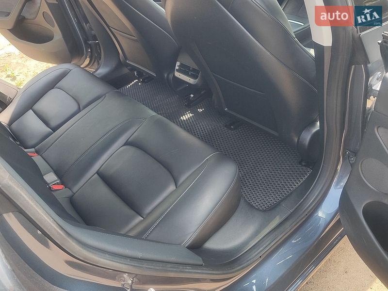 Седан Tesla Model 3 2022 в Черкассах