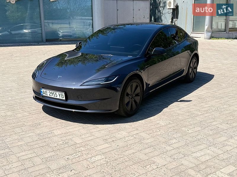 Седан Tesla Model 3 2024 в Днепре