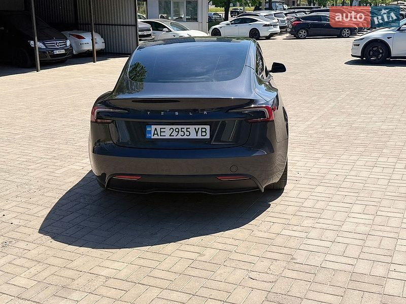 Седан Tesla Model 3 2024 в Днепре