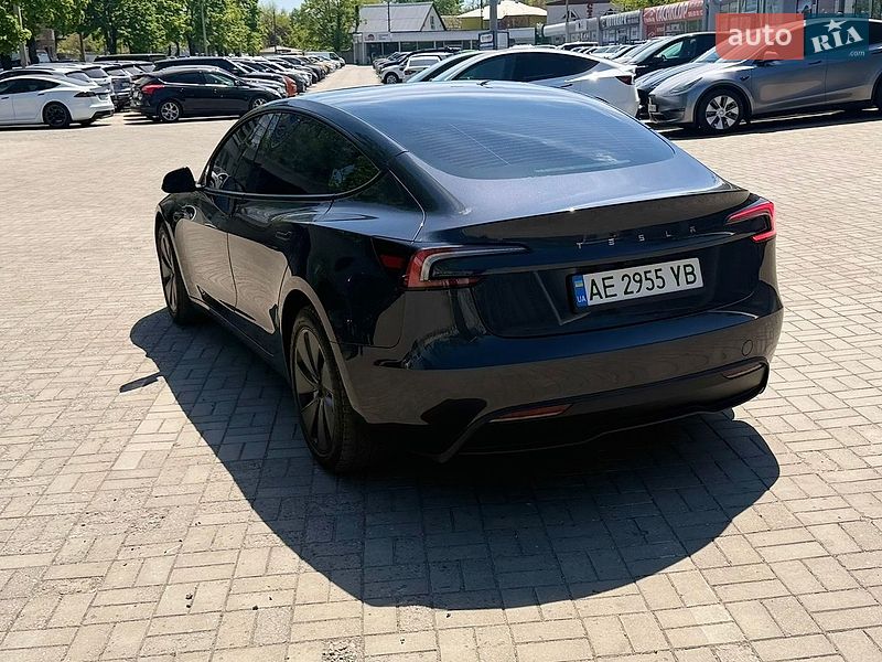 Седан Tesla Model 3 2024 в Днепре