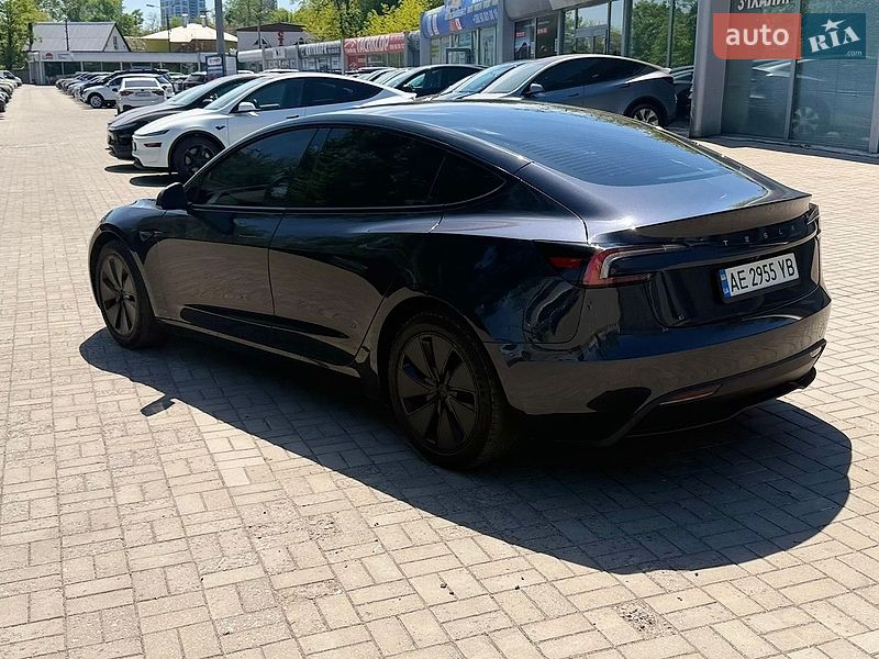 Седан Tesla Model 3 2024 в Днепре