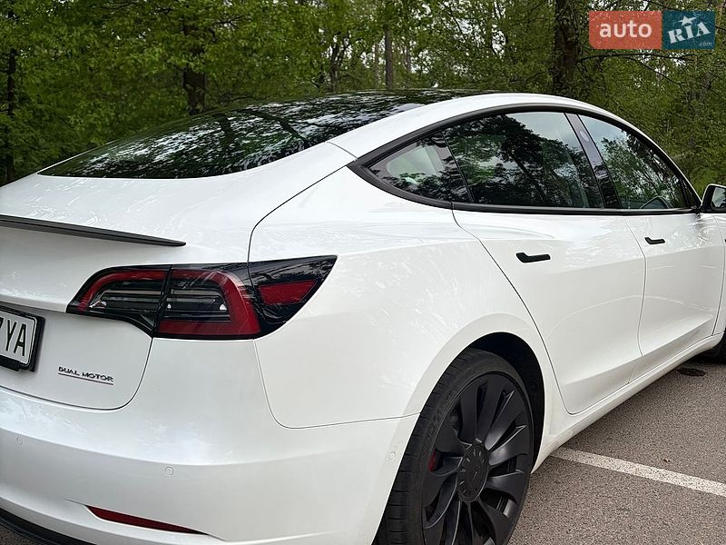 Седан Tesla Model 3 2022 в Черкассах