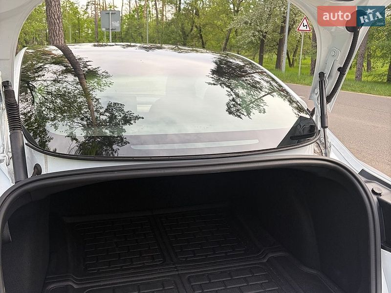 Седан Tesla Model 3 2022 в Черкассах
