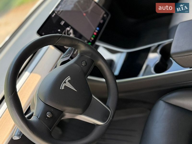 Седан Tesla Model 3 2019 в Житомире