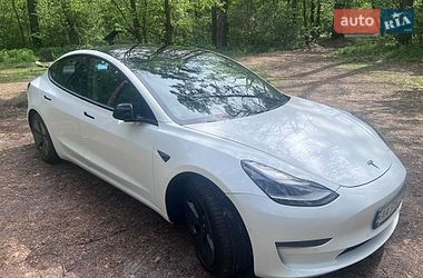 Седан Tesla Model 3 2021 в Киеве