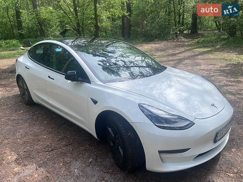 Седан Tesla Model 3 2021 в Киеве