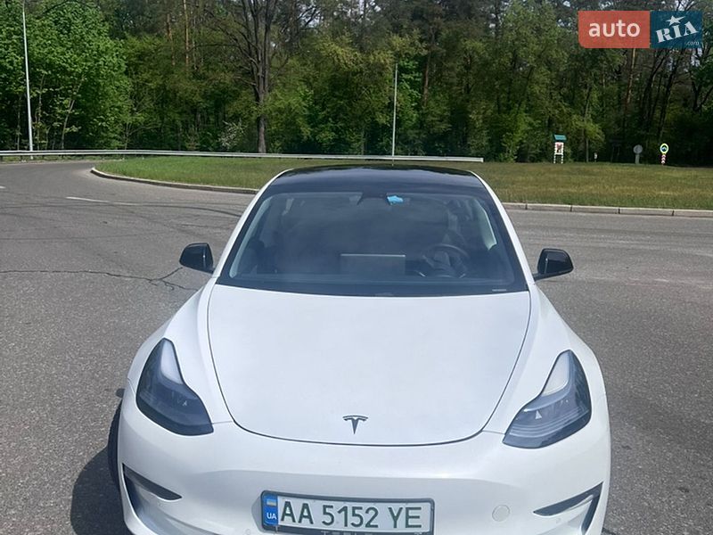 Седан Tesla Model 3 2021 в Киеве