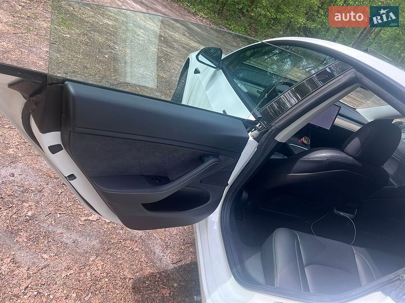Седан Tesla Model 3 2021 в Киеве