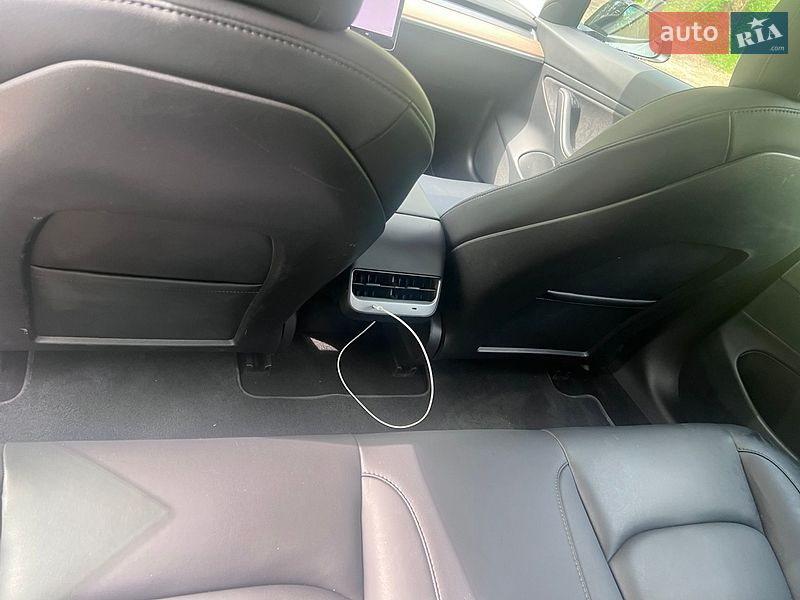 Седан Tesla Model 3 2021 в Киеве